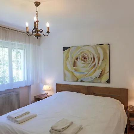 Eden Roc 56 By Interhome クラン